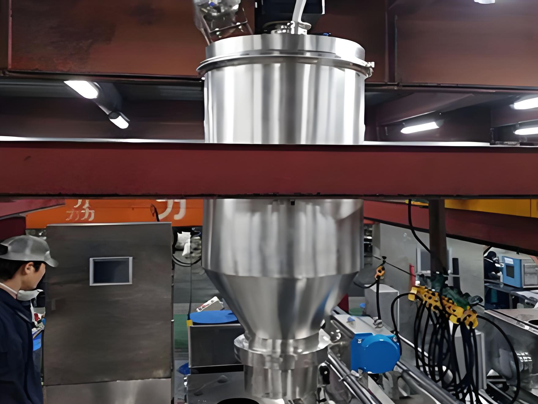 軌道式移動(dòng)真空上料機(jī)（輸送活性炭）