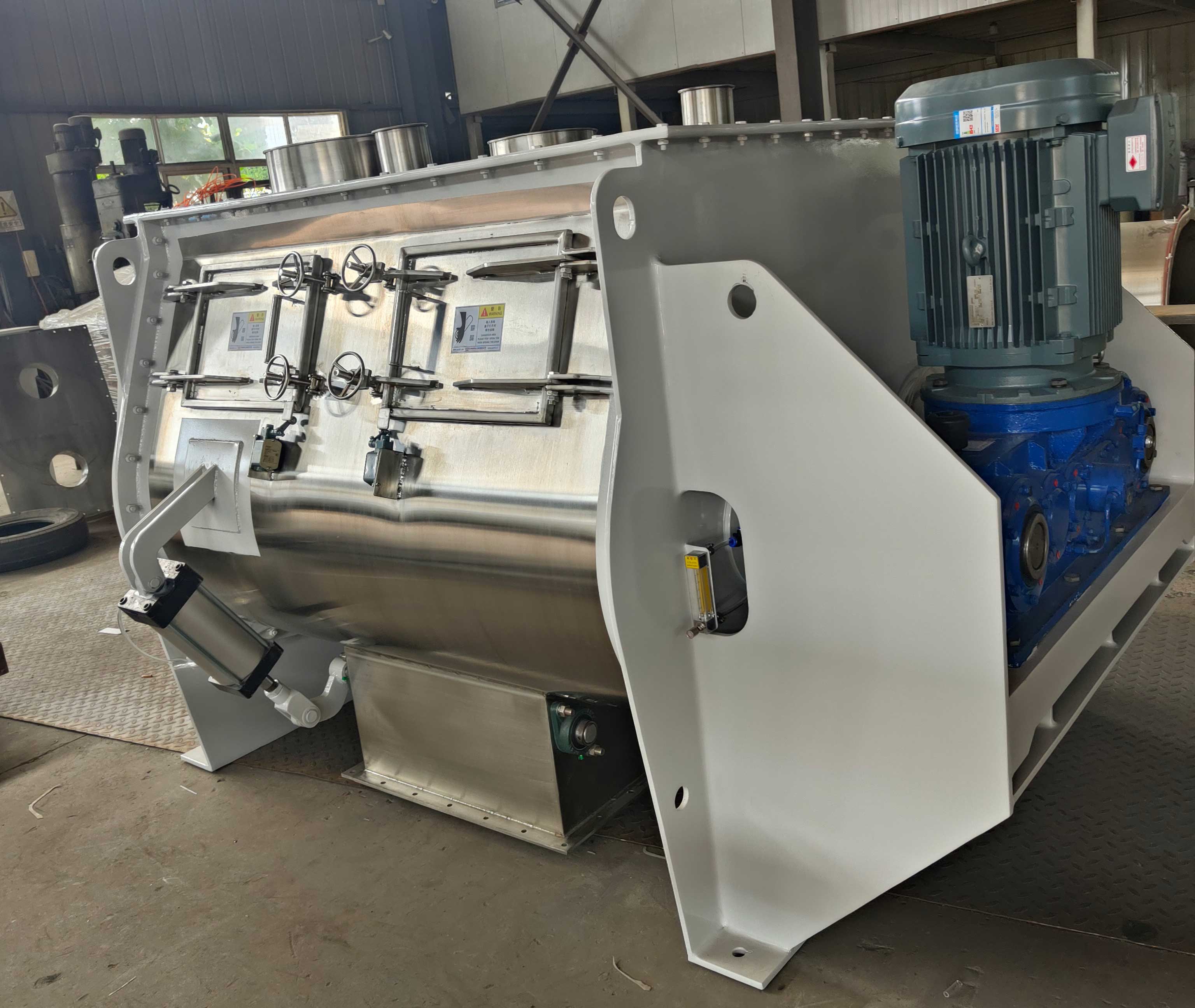 臥式螺帶混合機(jī) 臥式螺帶混合機(jī)